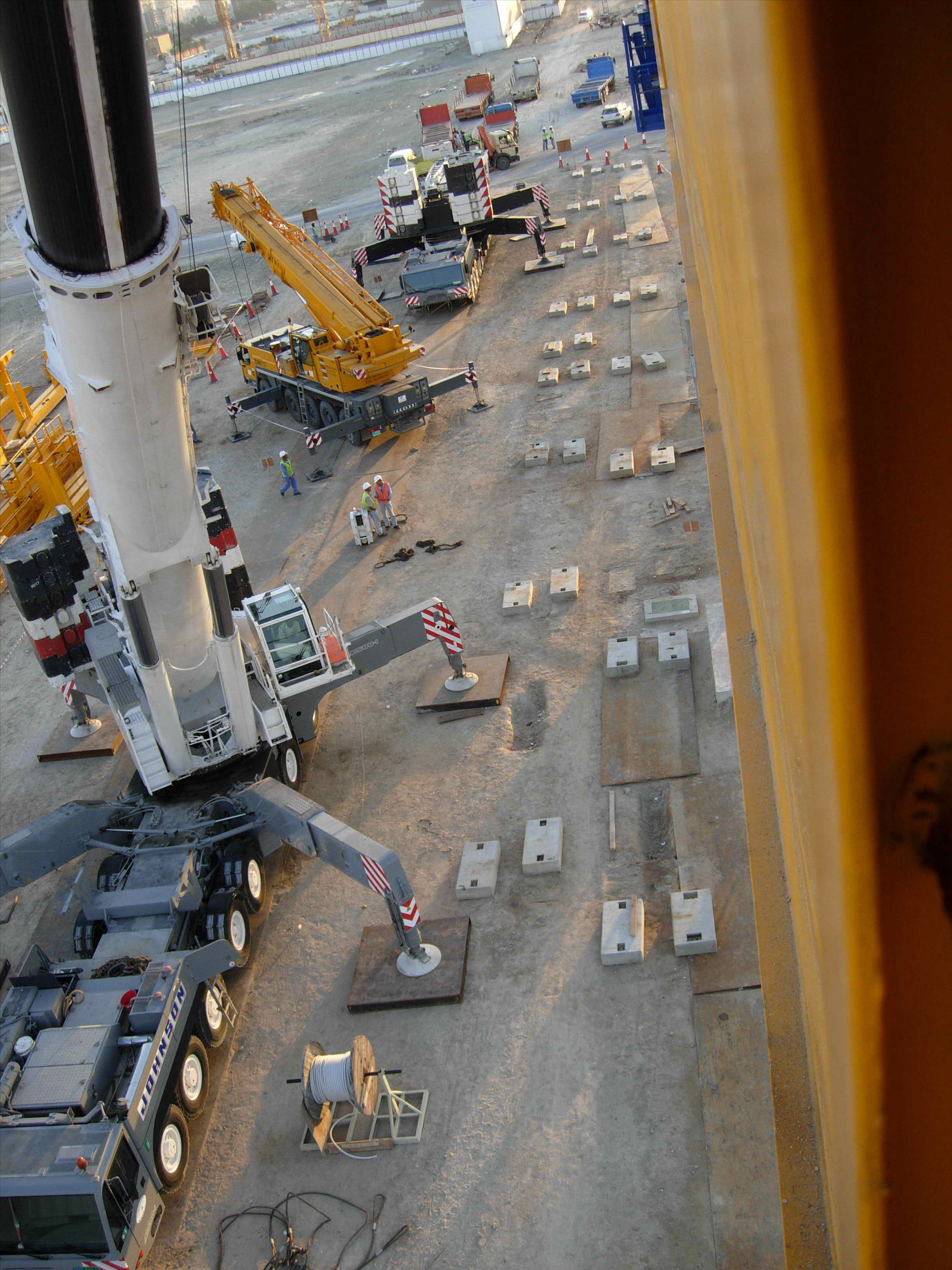 500ton Mobile Crane, Gantry erection 'Dubai Metro Project' UAE klick to enlarge