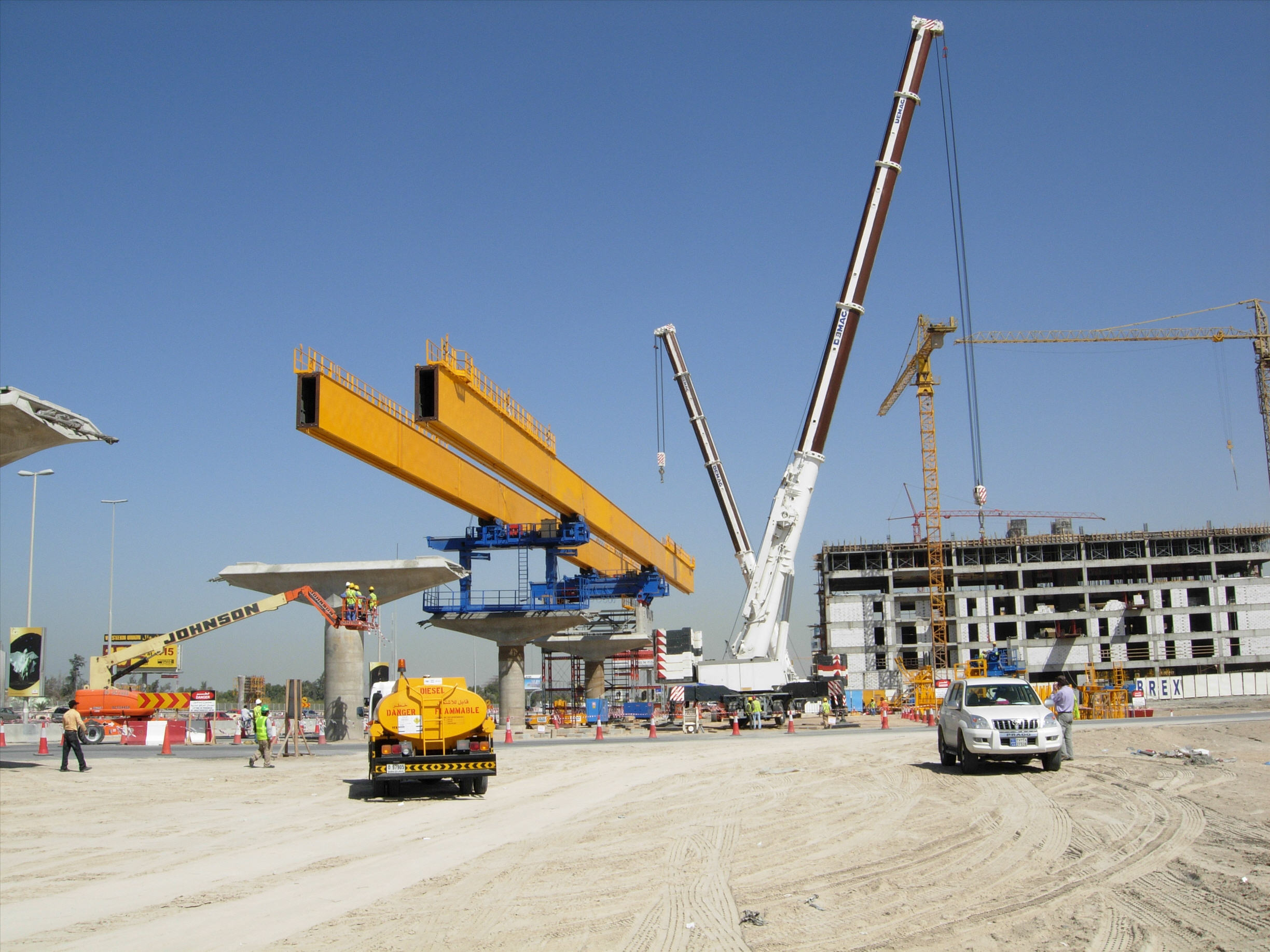 Assemble 920to. Launching Gantry 'High Speed Rail Project' Taiwan klick to enlarge