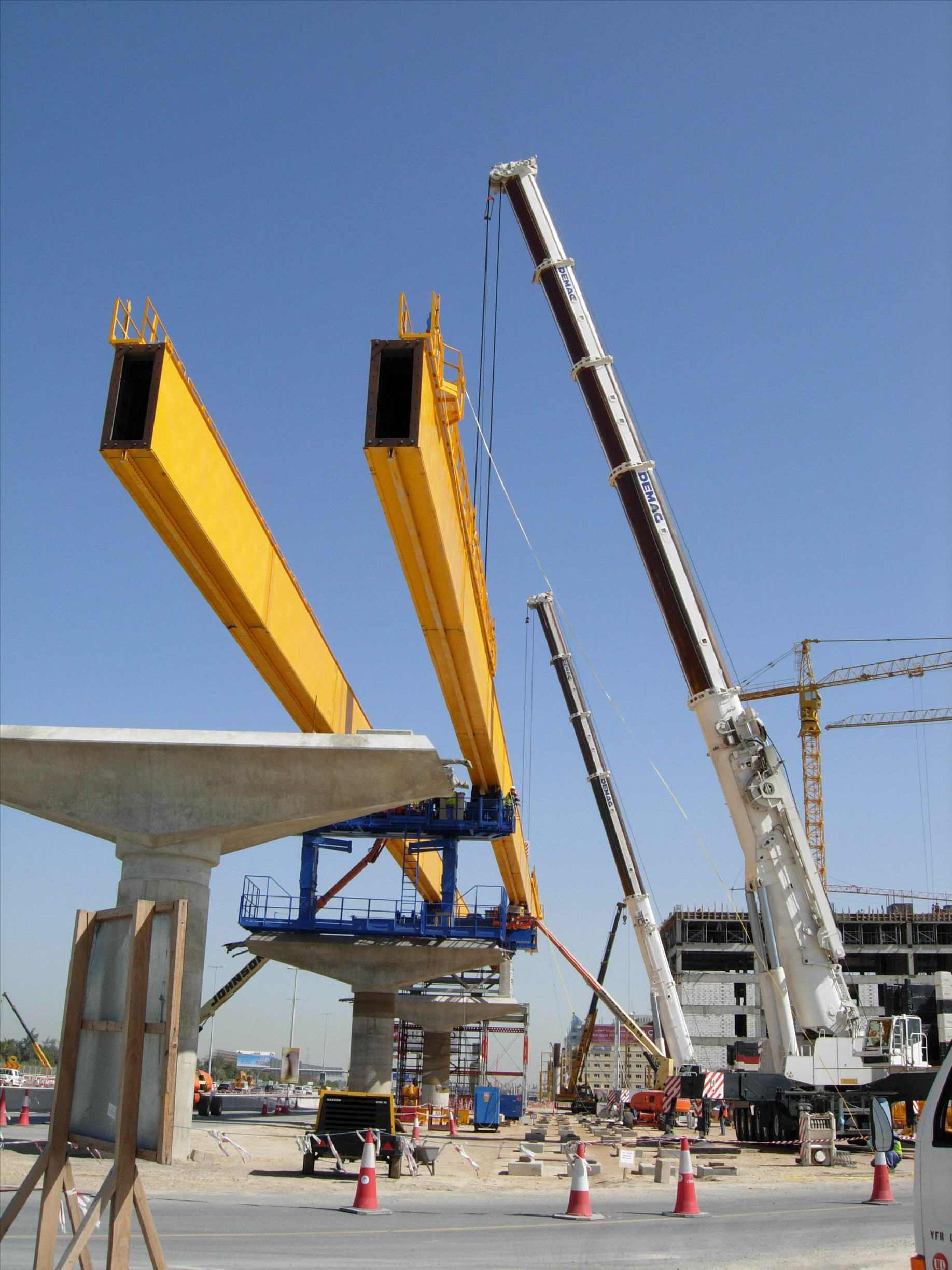 Assemble Launching Gantry 'Dubai Metro Project' UAE klick to enlarge