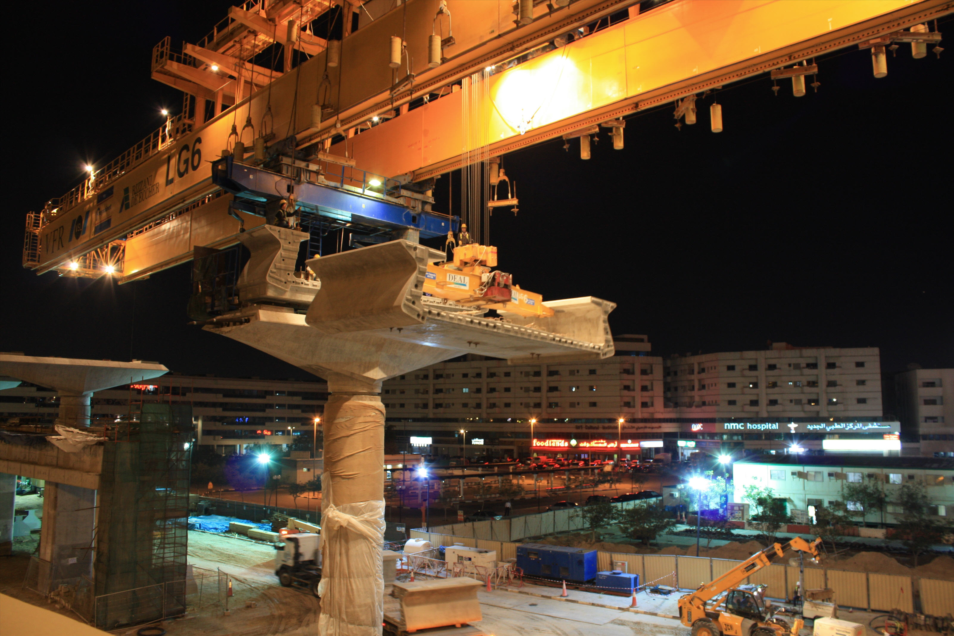 erecting Pre-Cast-Segment'Dubai Metro Project' UAE klick to enlarge