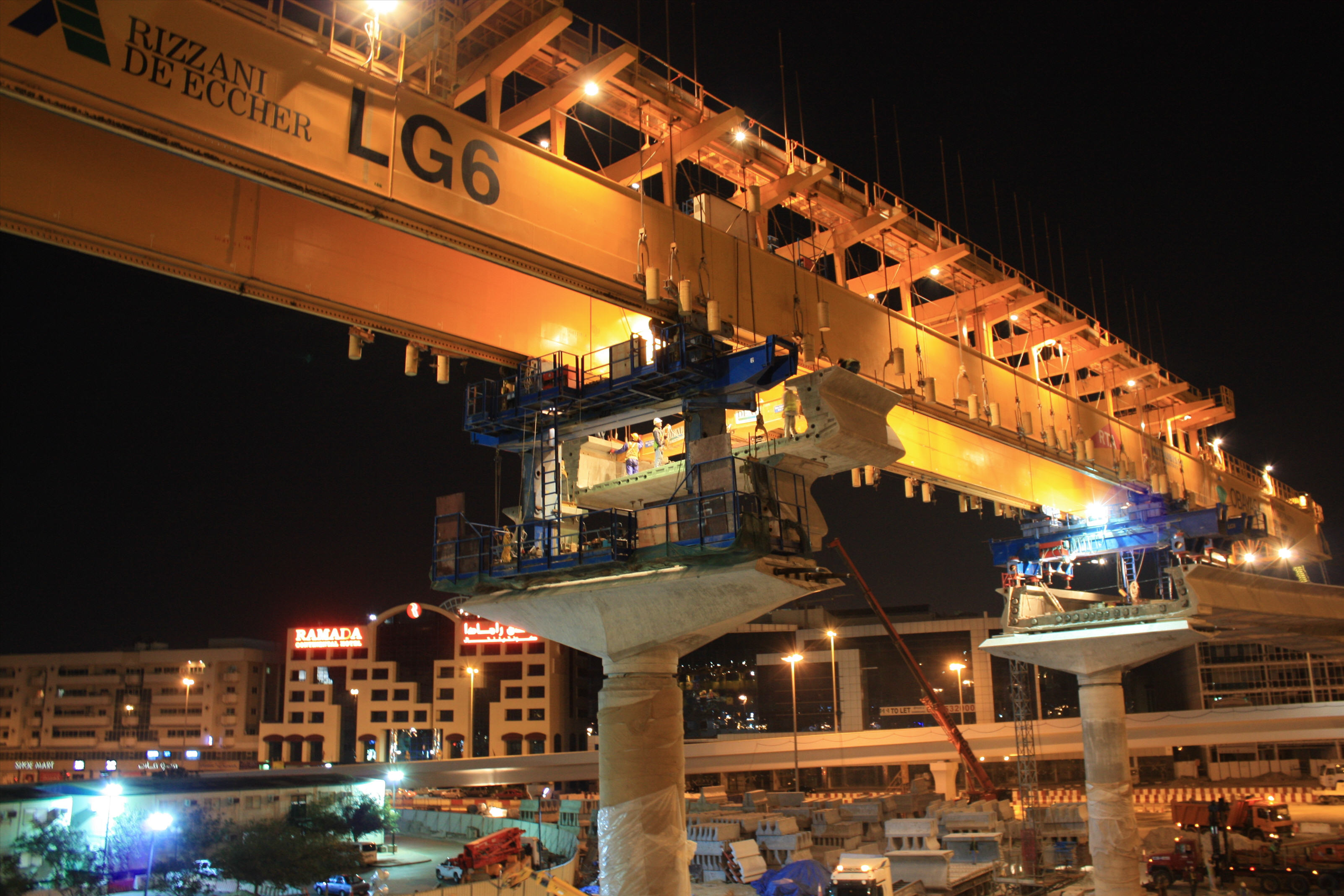 erecting Pre-Cast-Segment'Dubai Metro Project' UAE klick to enlarge
