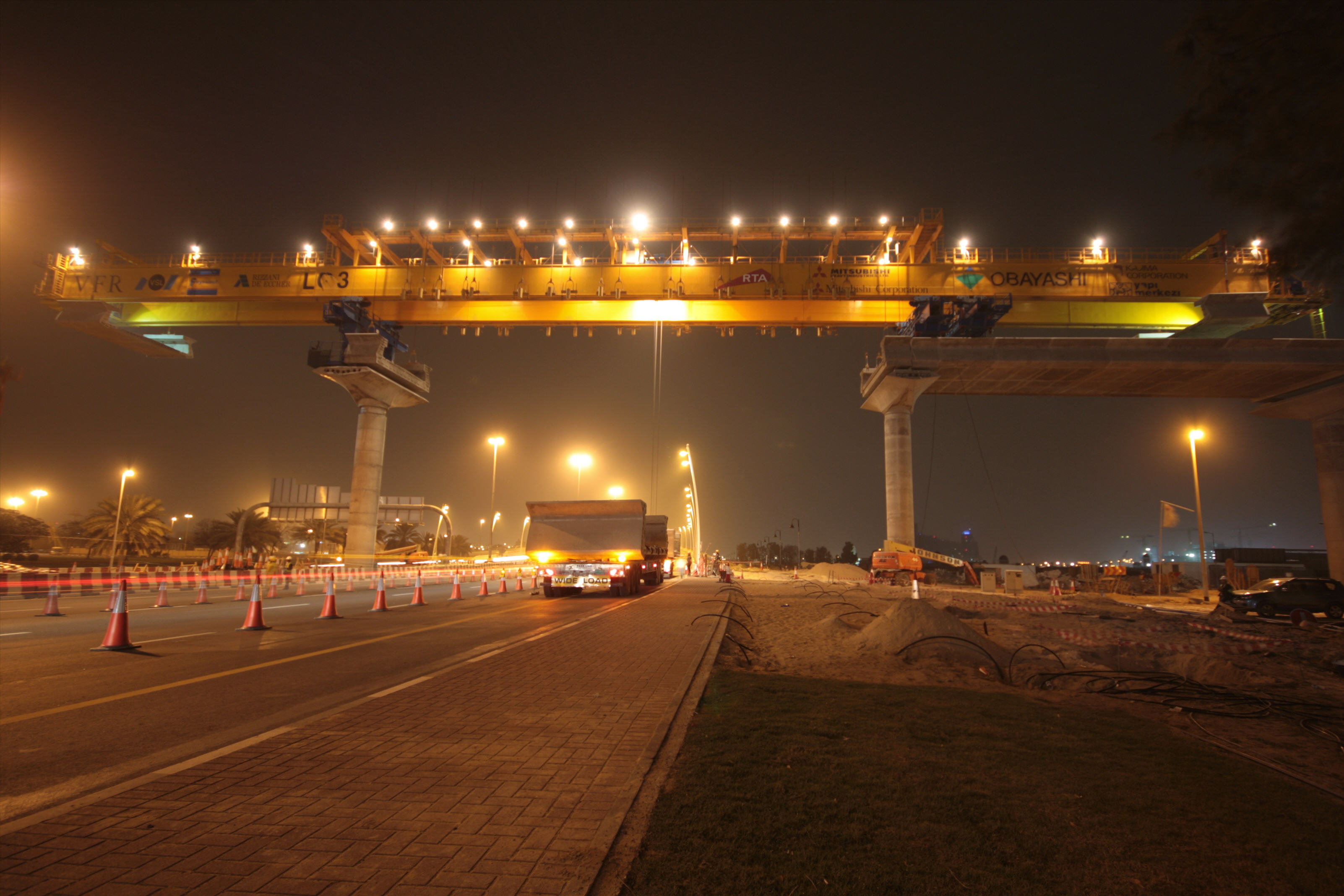 Launching Gantry road crossing 'Dubai Metro Project' UAE klick to enlarge
