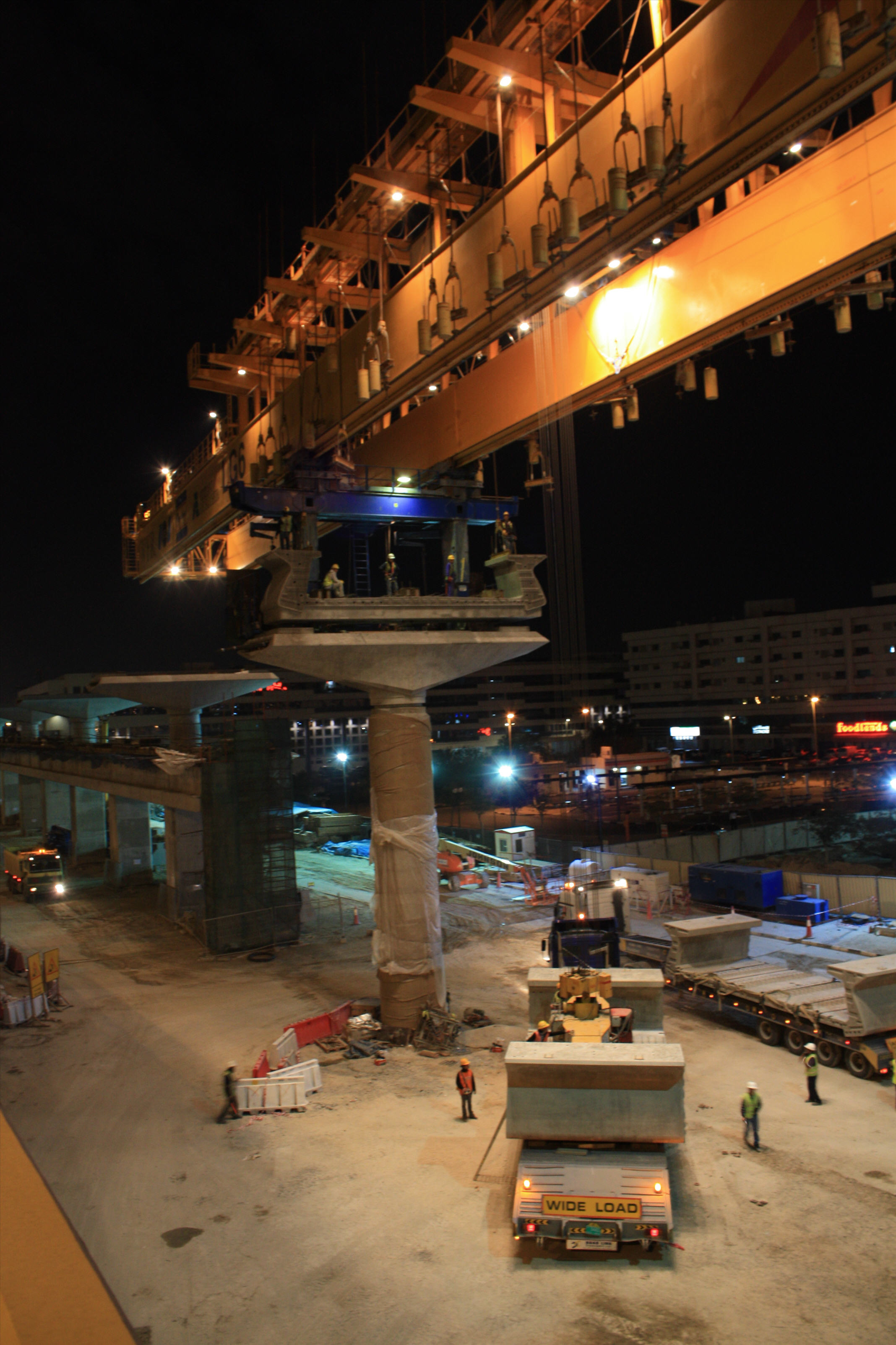 Lifting Segments from the trailer'Dubai Metro Project' UAE klick to enlarge