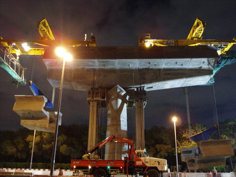 Balanced Cantilever erecting Segments 'Dubai Metro Project' UAE klick to enlarge
