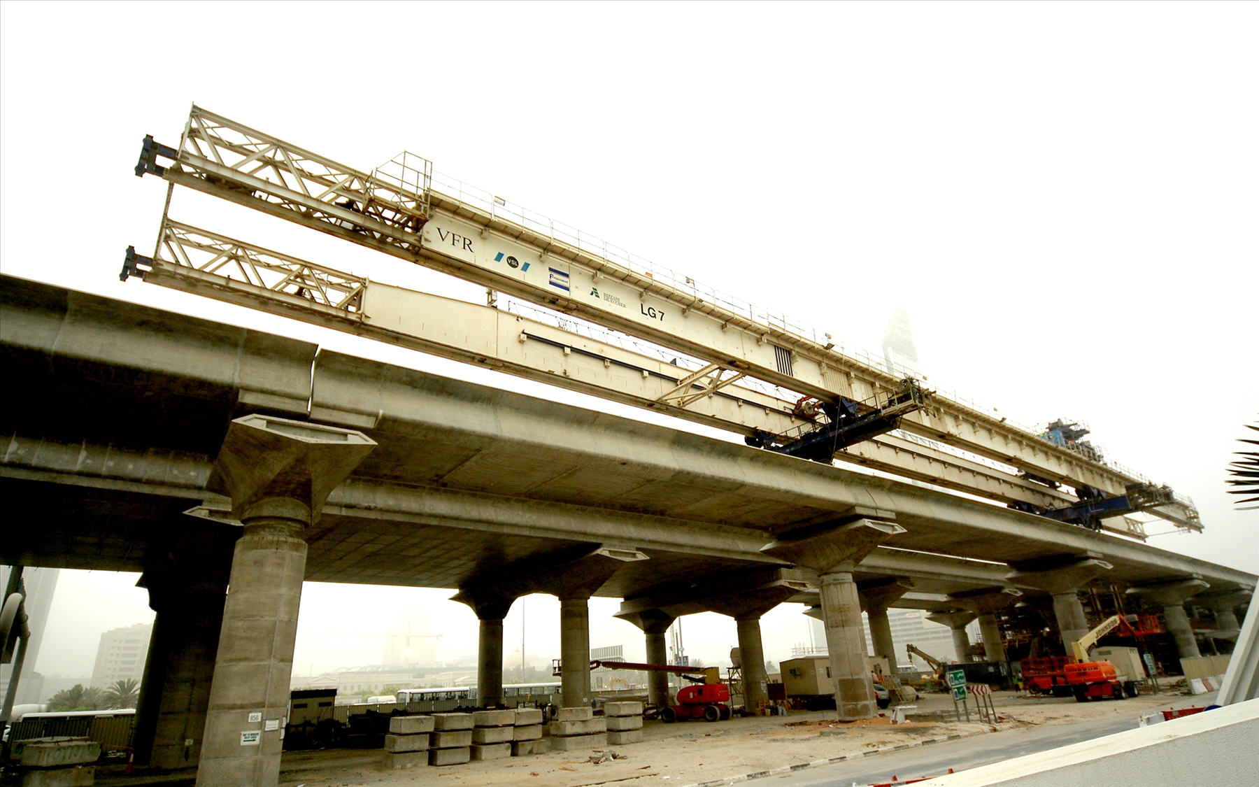 Launching Gantry 'Dubai Metro Project' UAE klick to enlarge